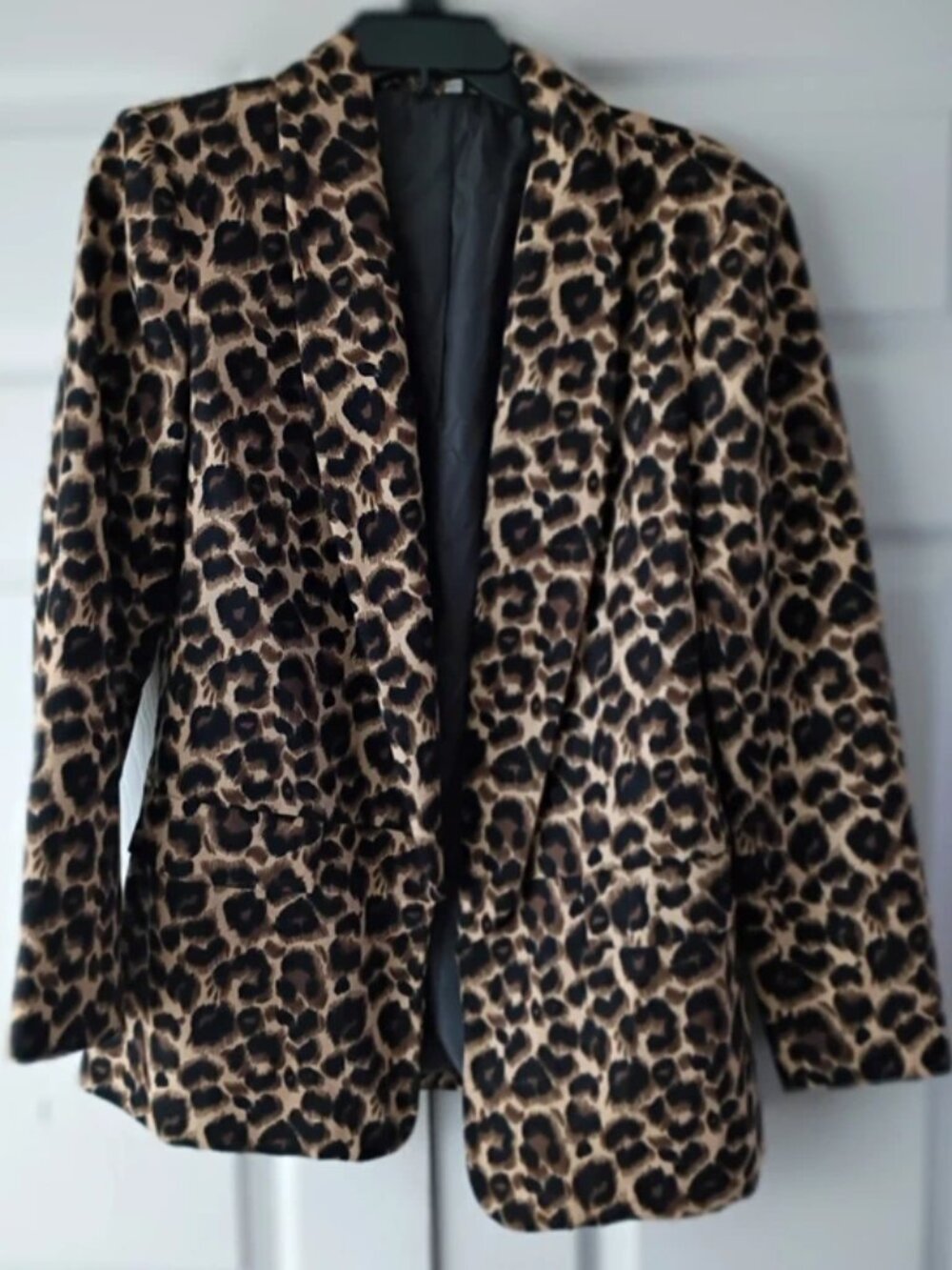 Women's leopard sophisticated blazer!